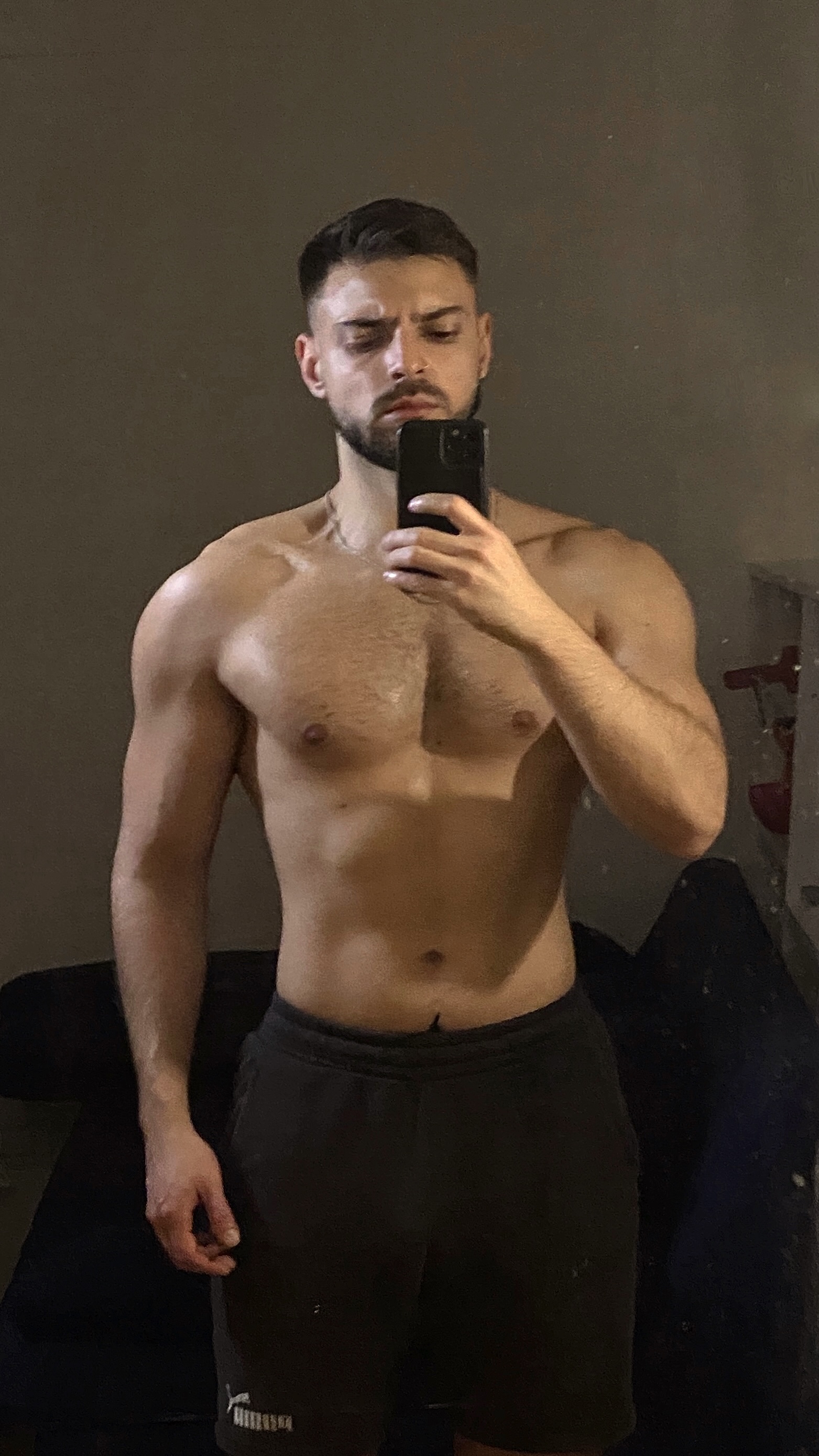 Egor después de ganar masa muscular y reducir grasa